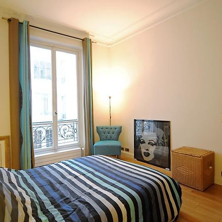Champs Elysees Homestay - Air Conditioning Paris Bilik gambar