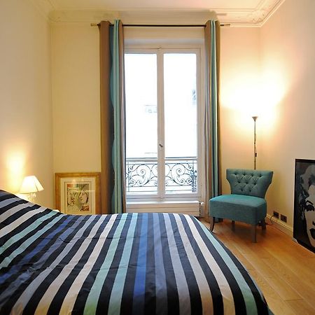 Champs Elysees Homestay - Air Conditioning Paris Bilik gambar