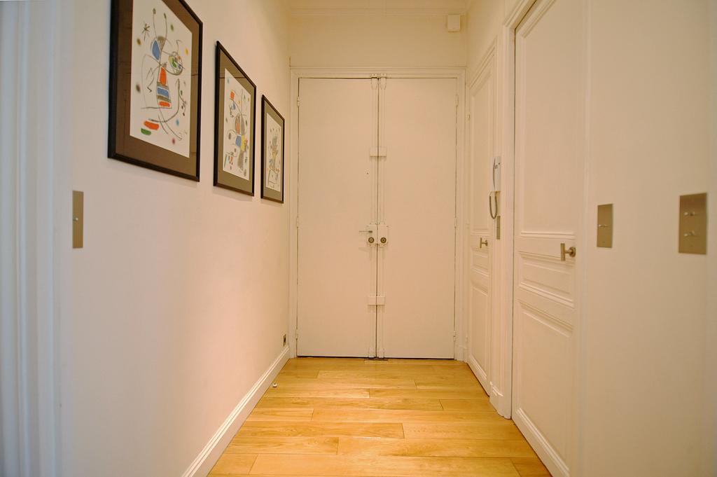 Champs Elysees Homestay - Air Conditioning Paris Bilik gambar