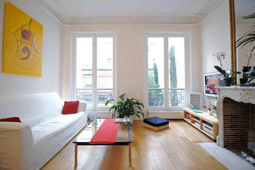 Champs Elysees Homestay - Air Conditioning Paris Bilik gambar